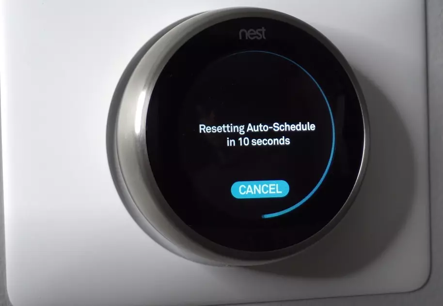 Thermostat Keeps Changing Temperature on Its Own (Causes and Fixes